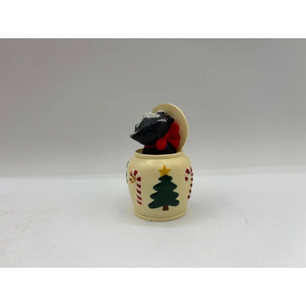 Hallmark Keepsake Ornament 1995 Cat Naps 1st in the Cap Naps Series Handcrafted